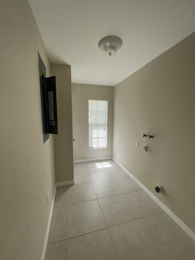 Building Photo - Duplex for rent