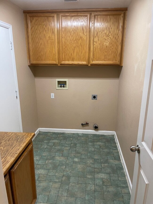 Building Photo - Beautiful Rocklin 4 Bedroom Home with 3 Ca...