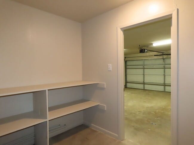 Building Photo - Updated 5 bedroom, 3 bathroom home in Tyle...