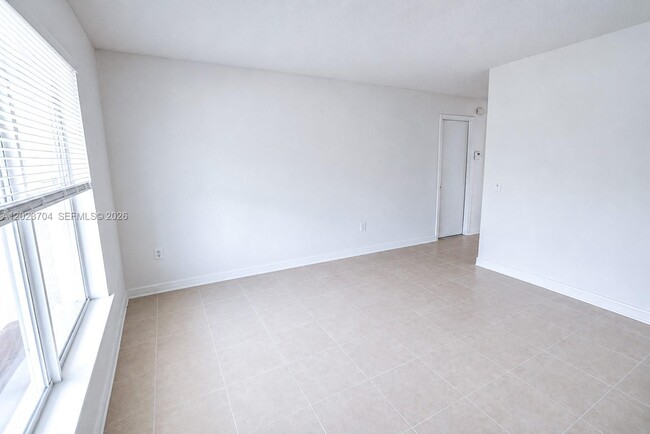 Building Photo - 6136 NW Gaylord Terrace