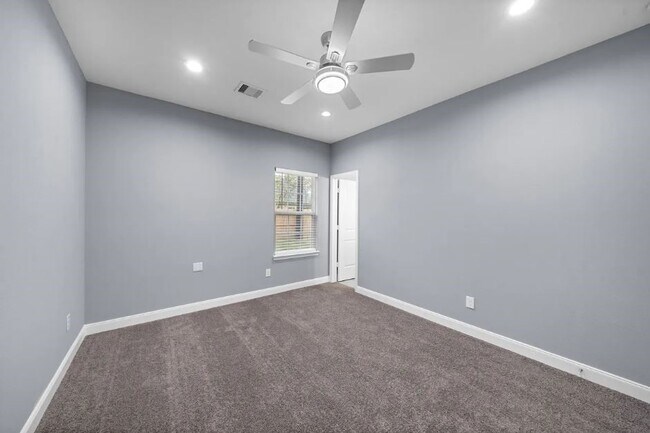 Building Photo - 5222 Bataan Rd