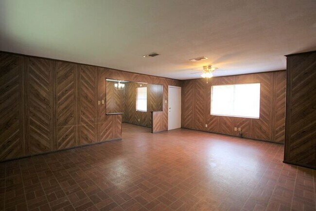 Building Photo - Cozy 2 Bedroom, 1 Bath Duplex in Tyler!