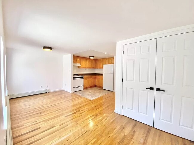 Building Photo - 623 Monroe St