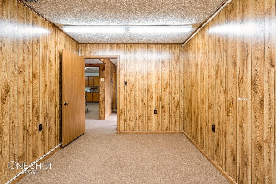 Building Photo - 216 Oak St