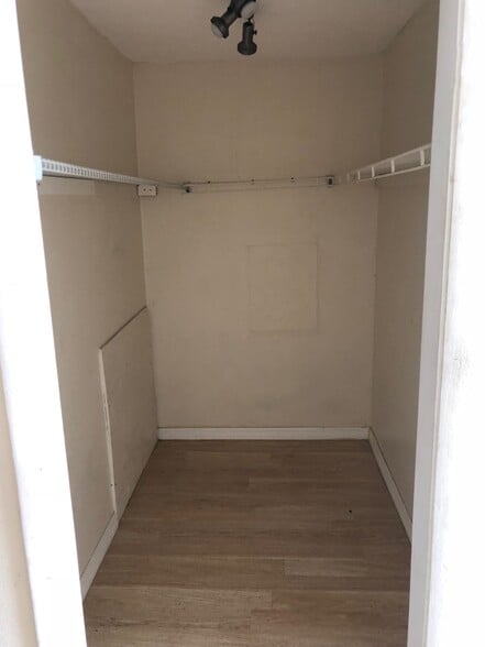 Building Photo - 410 28th St W