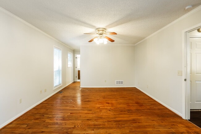 Building Photo - 6858 Creekwood Dr