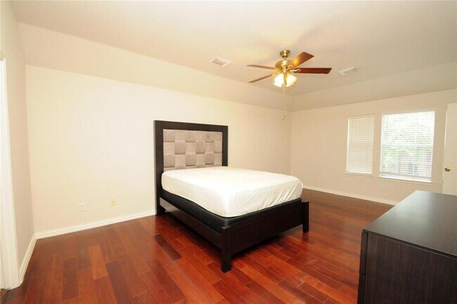 Building Photo - 16127 Eaglewood Spring Ct
