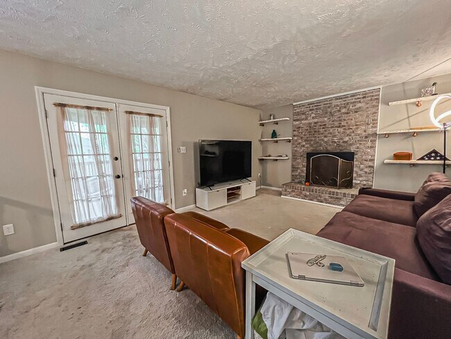 Building Photo - Beautiful and Spacious 4 Bedroom 2.5 Bathroom Home Sitting on Extensive Lot In Desired Xanadu Est...