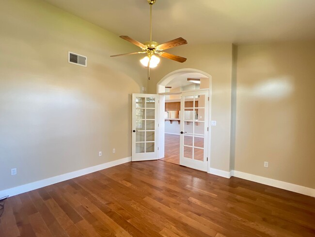 Building Photo - MOVE IN SPECIAL- 1/2 OFF FIRST MONTH'S REN...