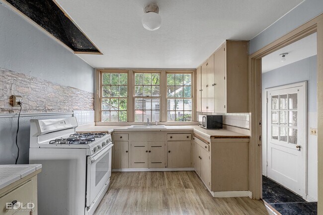 Building Photo - 217 Boulevard Pl