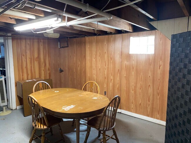 Building Photo - 5453 E 10th St