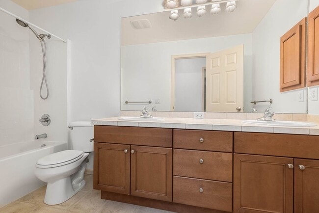 Building Photo - Elegant Redmond Retreat | 4 Bed + 2 Offices | Prime Cul-de-Sac Location