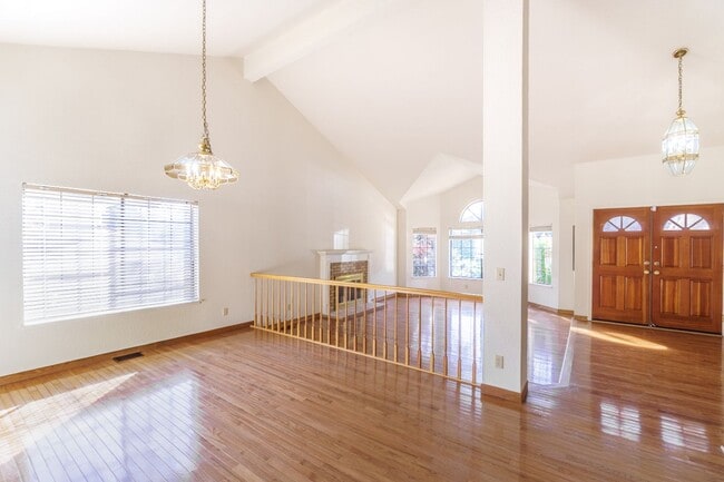 Building Photo - 2741 Seminole Dr