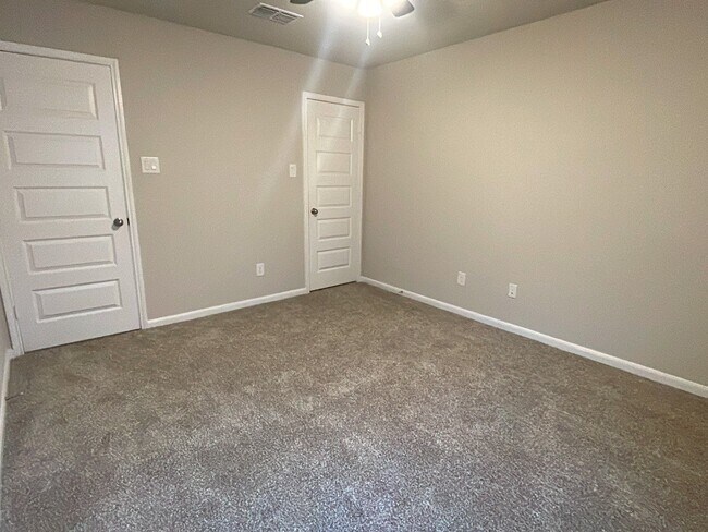 Building Photo - 1403 Mateer Manor Ct