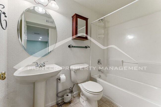 Building Photo - Stunning Home with Washer/Dryer and Central AC