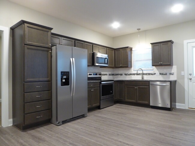 Building Photo - 2202 E Village Estates Dr