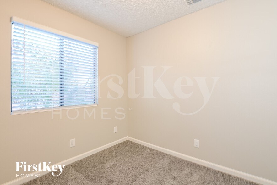 Building Photo - 2017 Waverly Cir