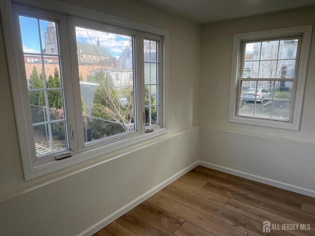 Building Photo - 33 Obert St