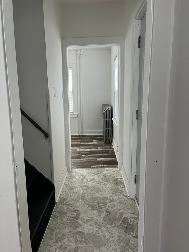 Building Photo - 1210 S 17th St