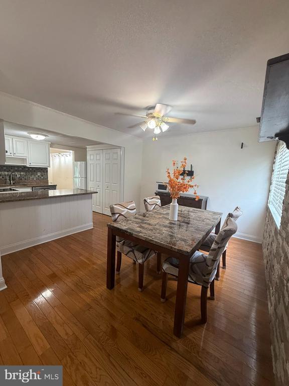 Building Photo - 1080 Pendleton Ct