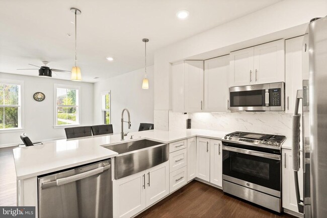 Building Photo - 12921 Sunrise Ridge Aly