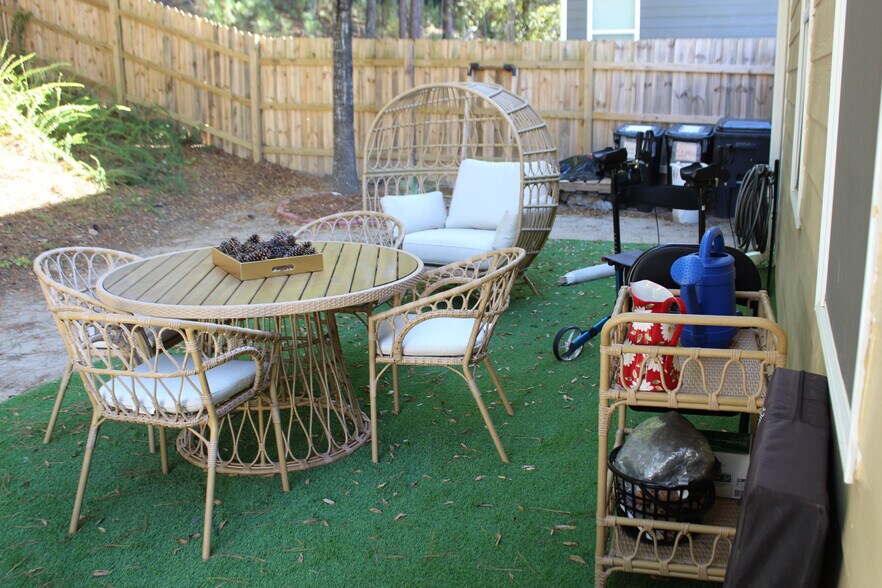 Building Photo - 353 Southgate Dr