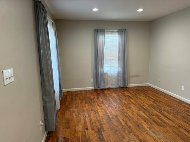 Building Photo - 1004 Fitch St