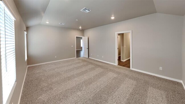 Building Photo - 2740 Dennis Dr
