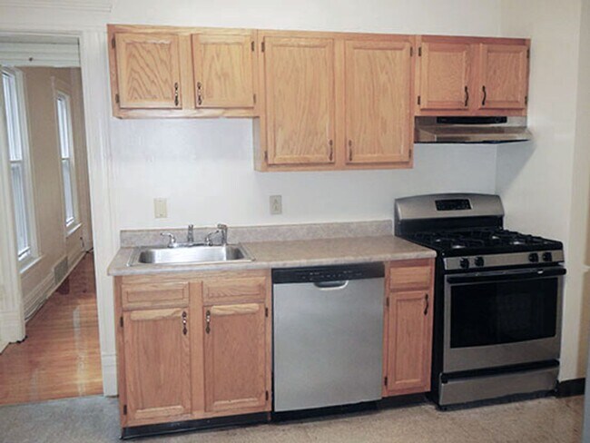 Building Photo - Second Floor Apartment Available 8/1/26