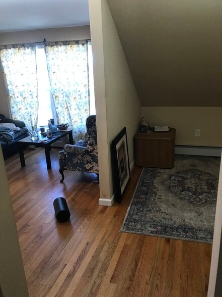 Building Photo - 237 Valley St