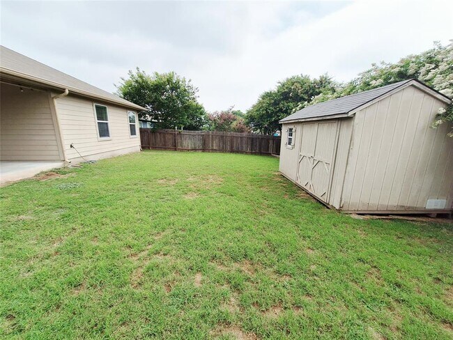 Building Photo - 325 Comal Run