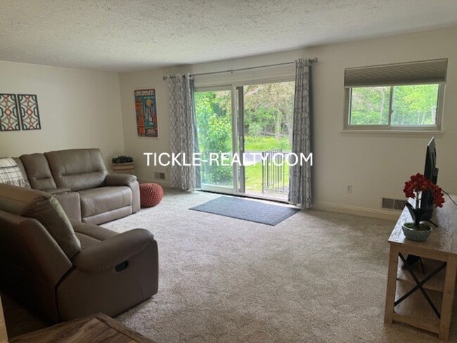 Building Photo - 1 Bedroom Condo in Fairport