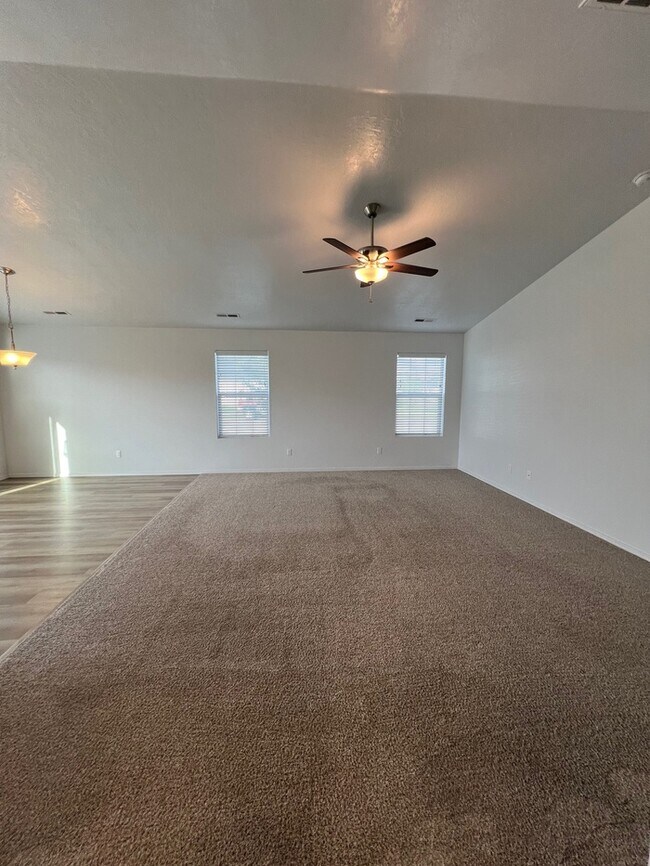Building Photo - 3 Bed 2 Bath Nampa!