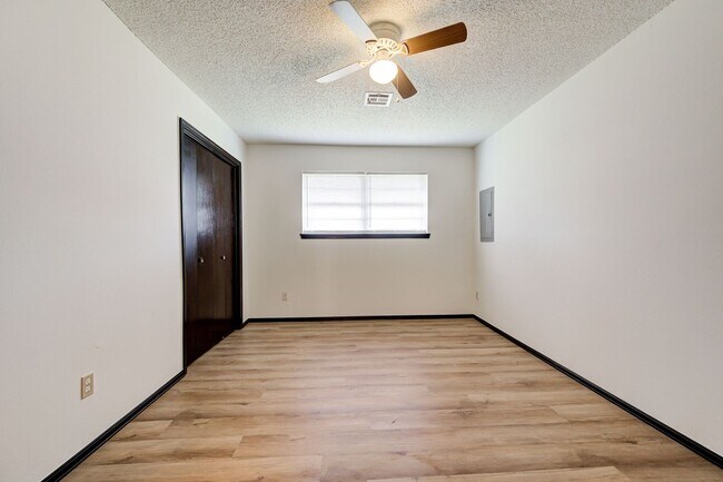 Building Photo - 924 SW 97th St