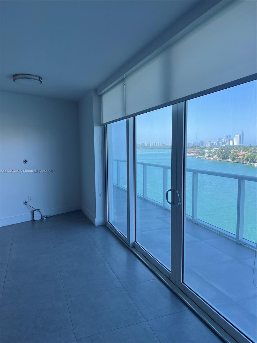 Building Photo - 9821 E Bay Harbor Dr