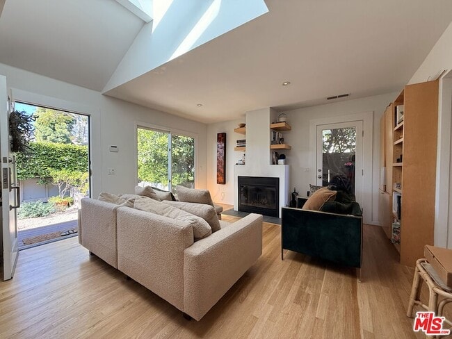 Building Photo - 1243 25th St