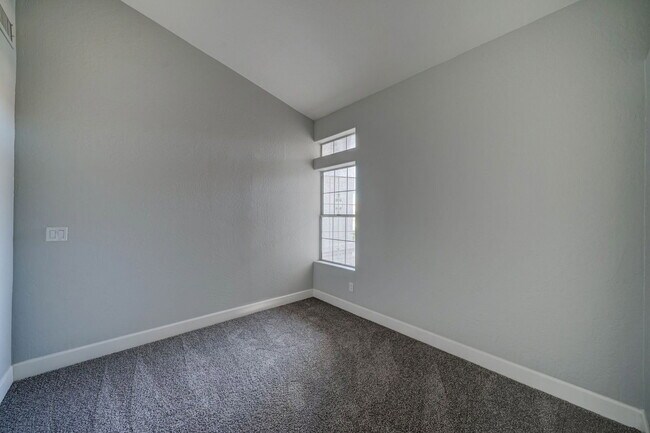 Building Photo - 8940 E Palm Ridge Dr