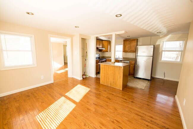 Building Photo - 416 Hancock St