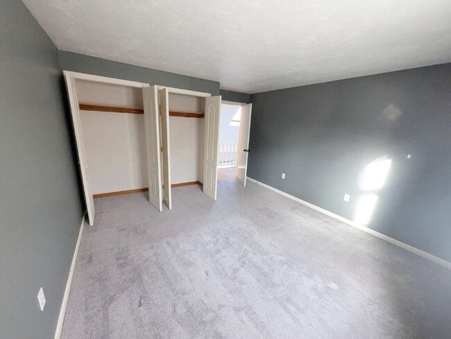 Building Photo - Stunning 2BR Townhome with Private Deck