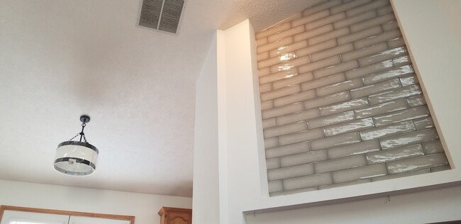 Building Photo - 513 Armand Dr