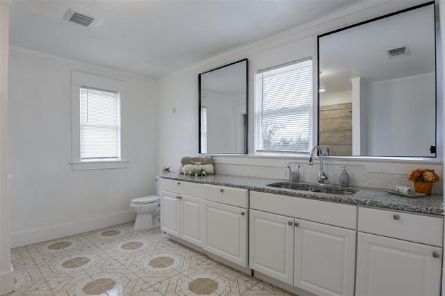 Building Photo - 3000 S Jennings St