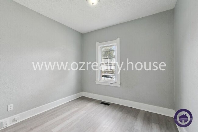 Building Photo - 207 Pulaski St