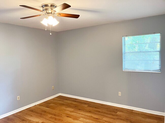 Building Photo - Lovely 3 Bedroom Home in Northwood - Fenced-in Yard