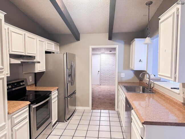 Building Photo - 4615 El Capitan Dr