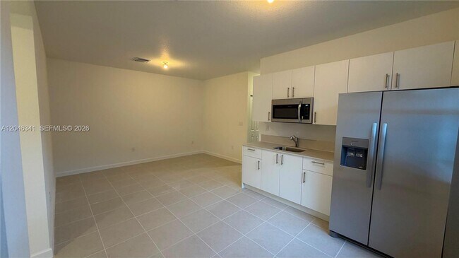 Building Photo - 2475 SE 29th Dr