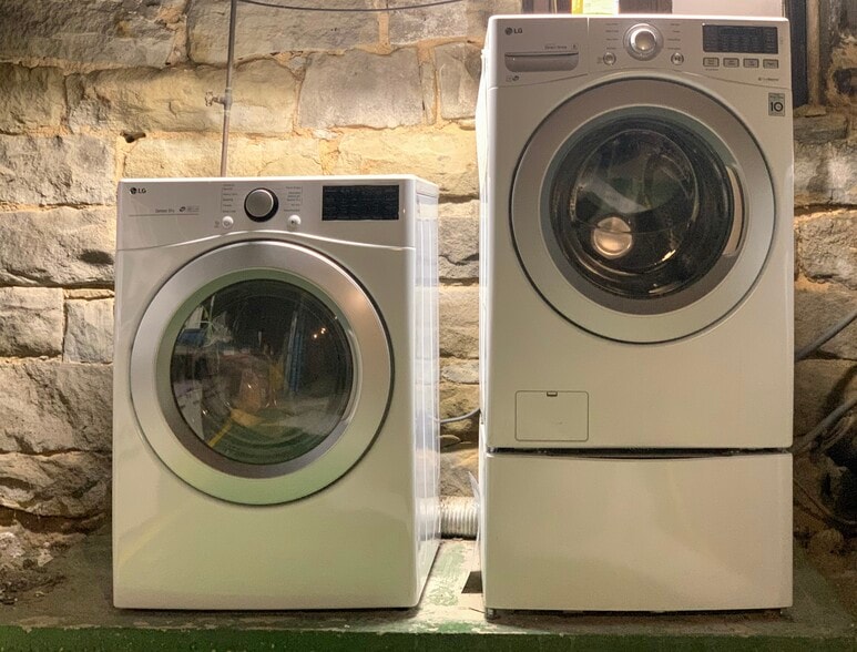 FREE shared laundry on-site, in basement (LG front-loading washer and dryer) - 350 Cobun Avenue