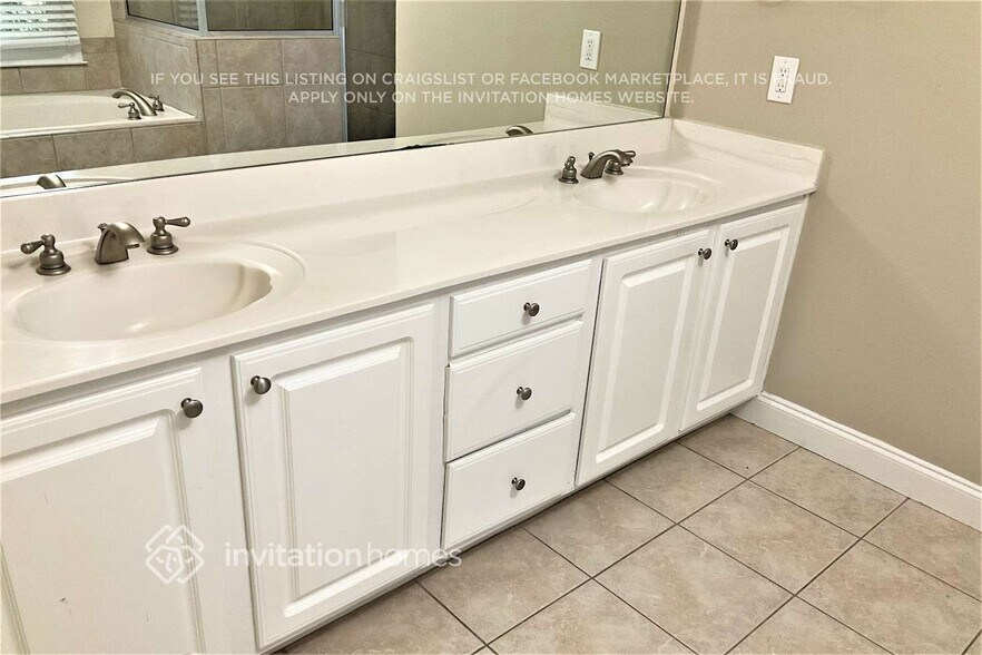 Building Photo - 660 Brittany Manor Ln