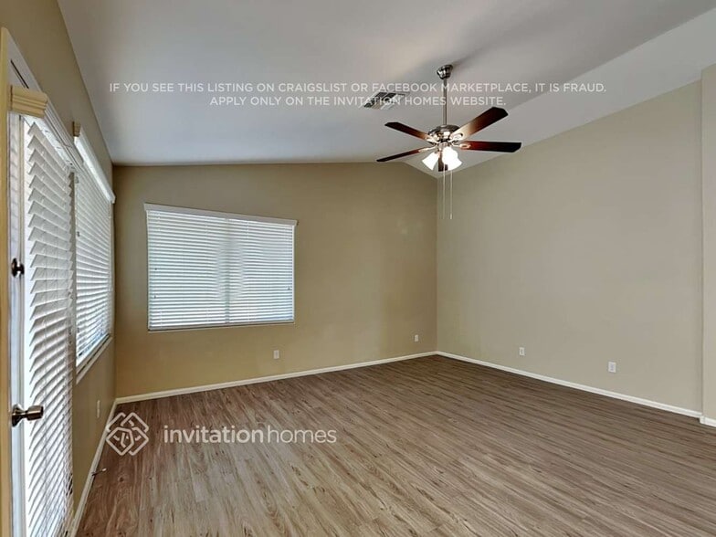 Building Photo - 1690 E Nancy Ave