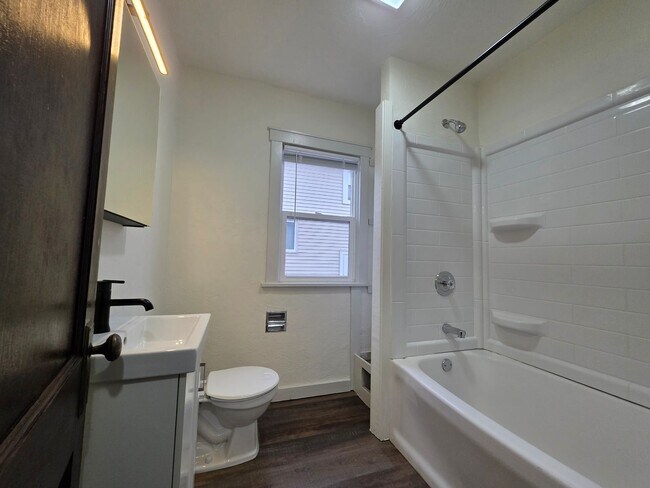 Building Photo - 1415 S 19th St