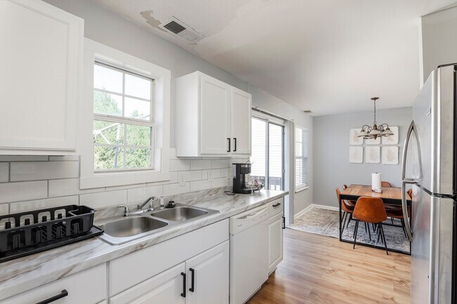 Building Photo - 425B6 Summit Terrace Ct